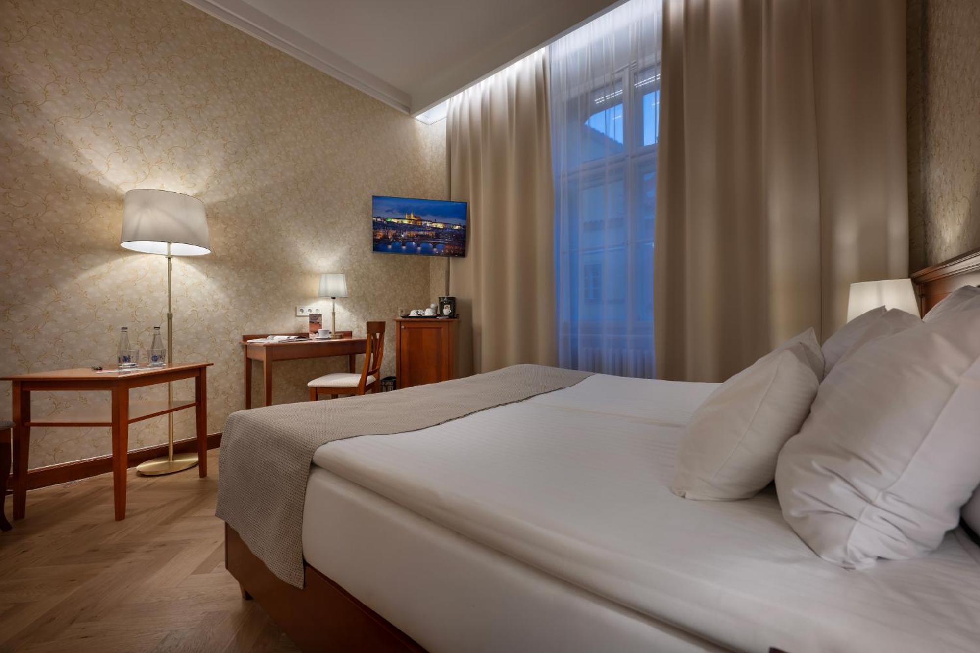 Hotel Rott Прага Экстерьер фото